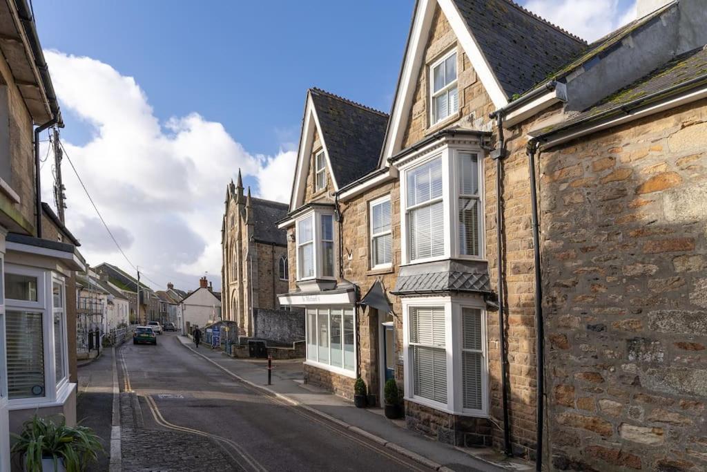 Room 2 Hotel Style Double Bedroom In Marazion Exterior photo